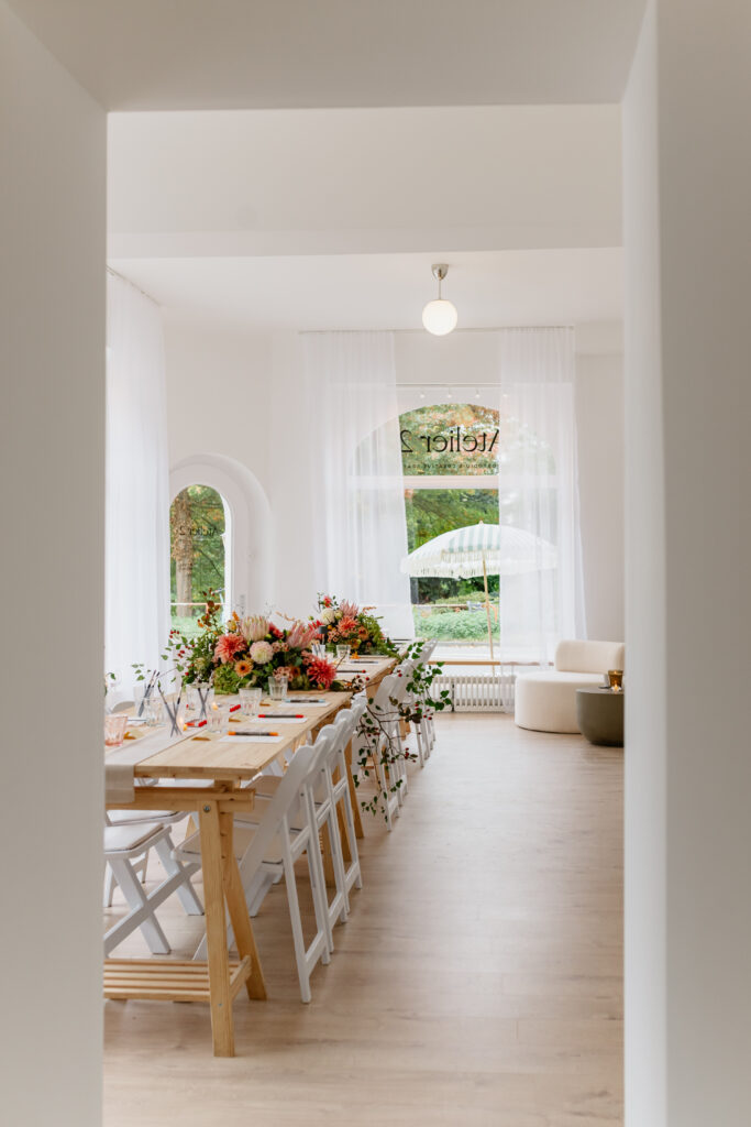 Atelier 2 mit langer Workshop Tafel, Herbst